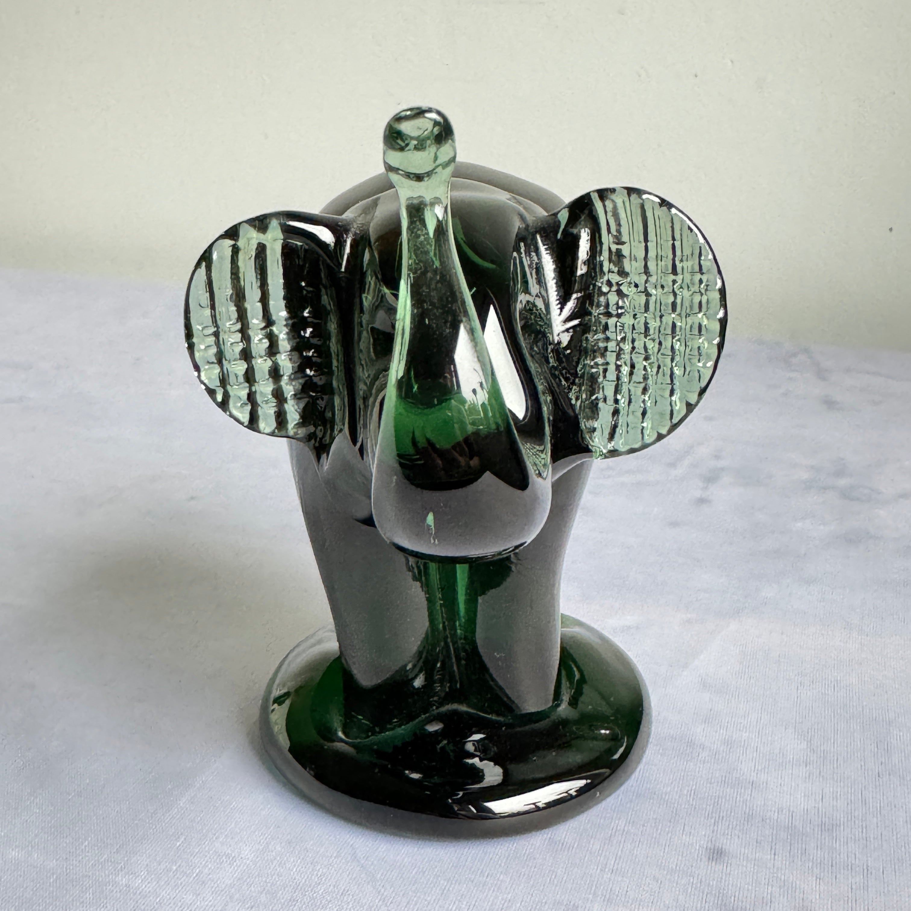 Green Art Glass Elephant Figurine – Hand Blown Glass Animal Sculpture, Mid-Century Style Decor
