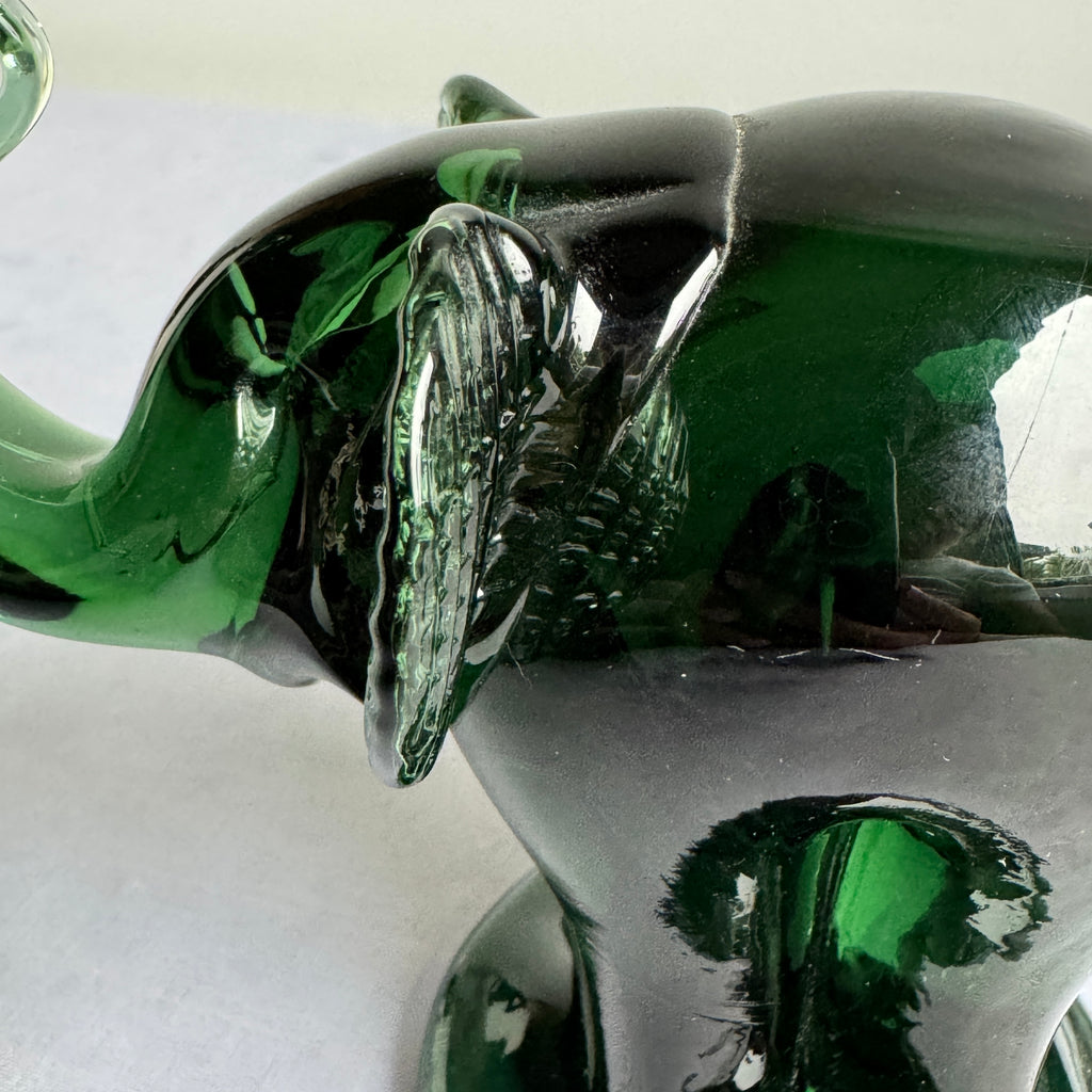 Green Art Glass Elephant Figurine – Hand Blown Glass Animal Sculpture, Mid-Century Style Decor