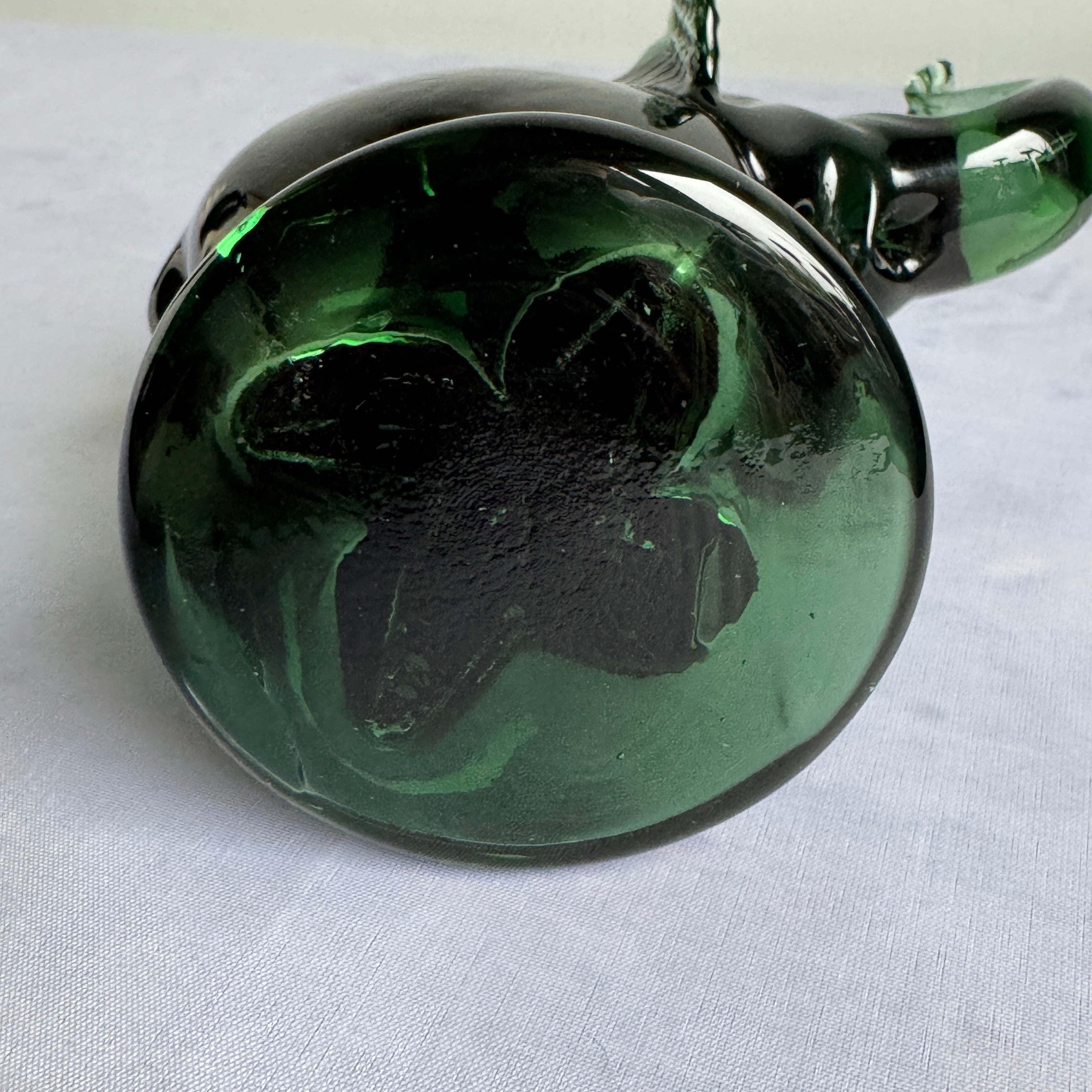 Green Art Glass Elephant Figurine – Hand Blown Glass Animal Sculpture, Mid-Century Style Decor