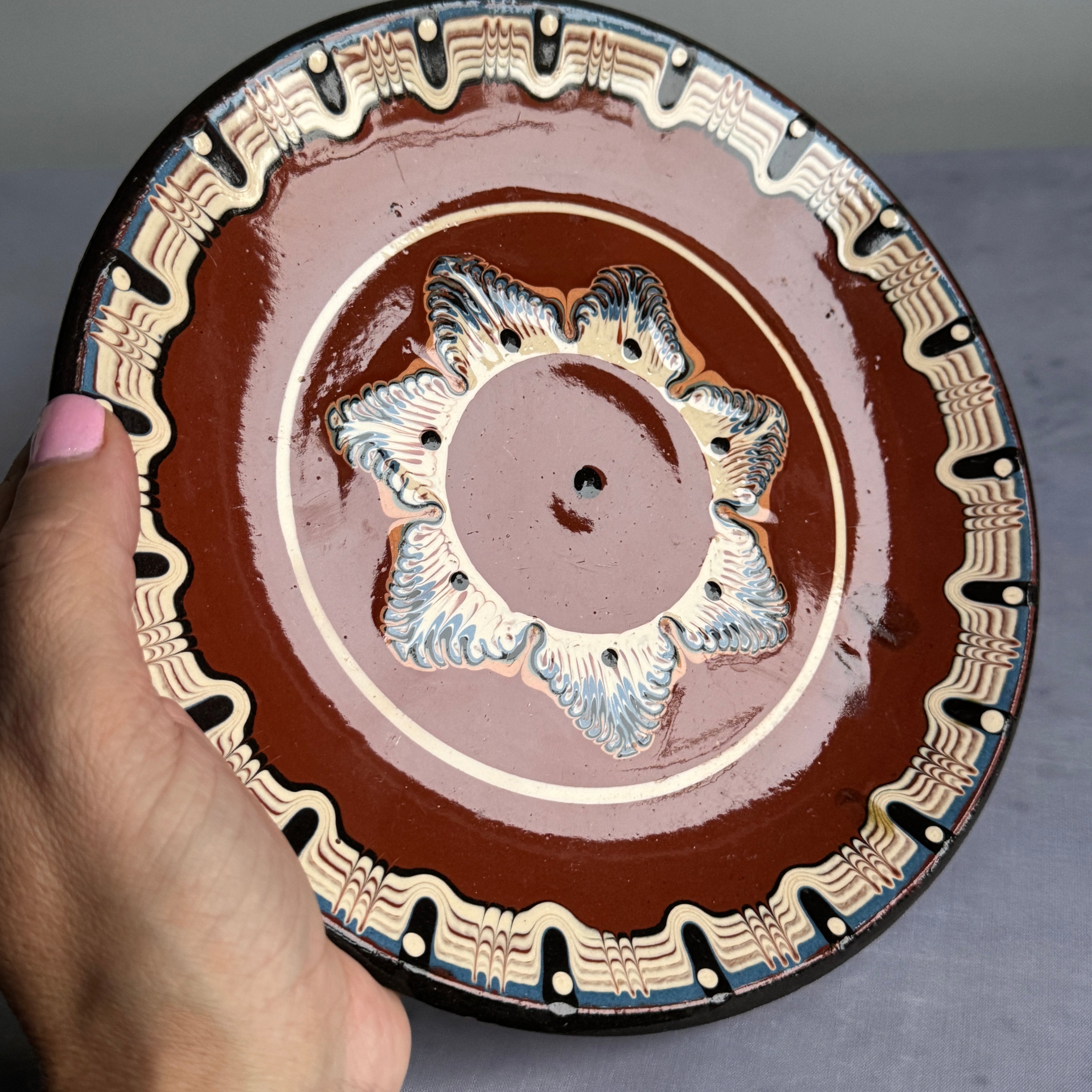 Bulgarian Troyan Pottery Wall Plate 23 cm – Hand Painted Folk Art Ceramic Decor