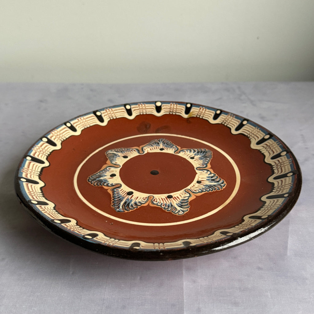 Bulgarian Troyan Pottery Wall Plate 23 cm – Hand Painted Folk Art Ceramic Decor
