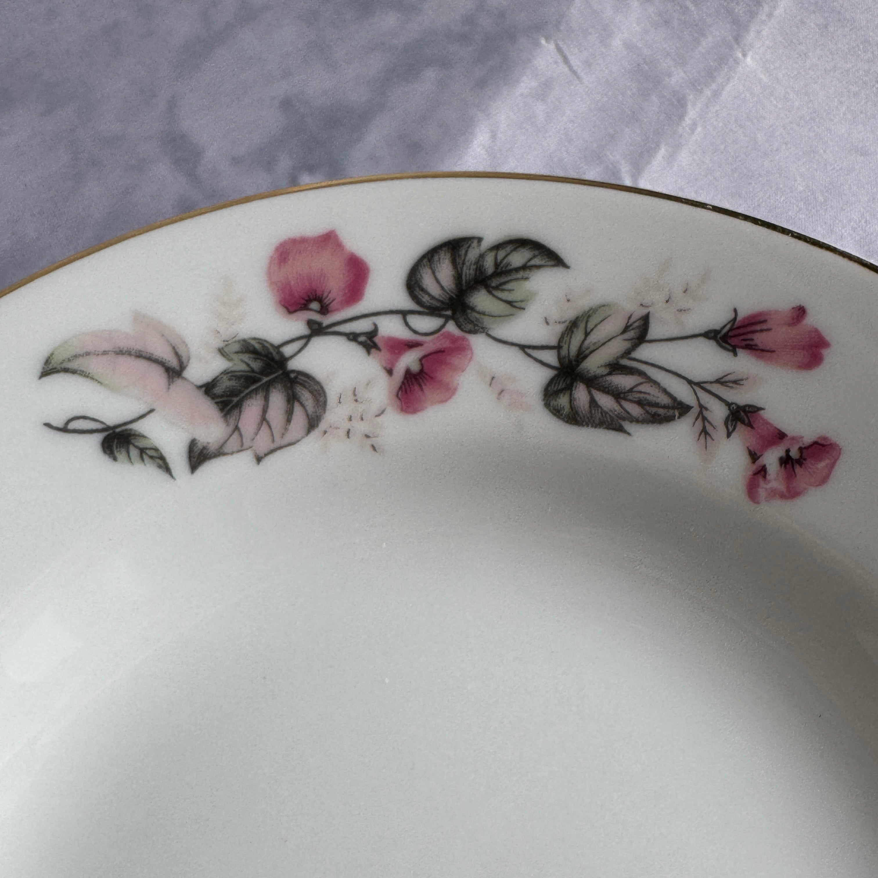 Yamatsu Japan Porcelain Soup Plates – Set of 4 – Pink Floral Pattern – Gold Rim – 24 cm