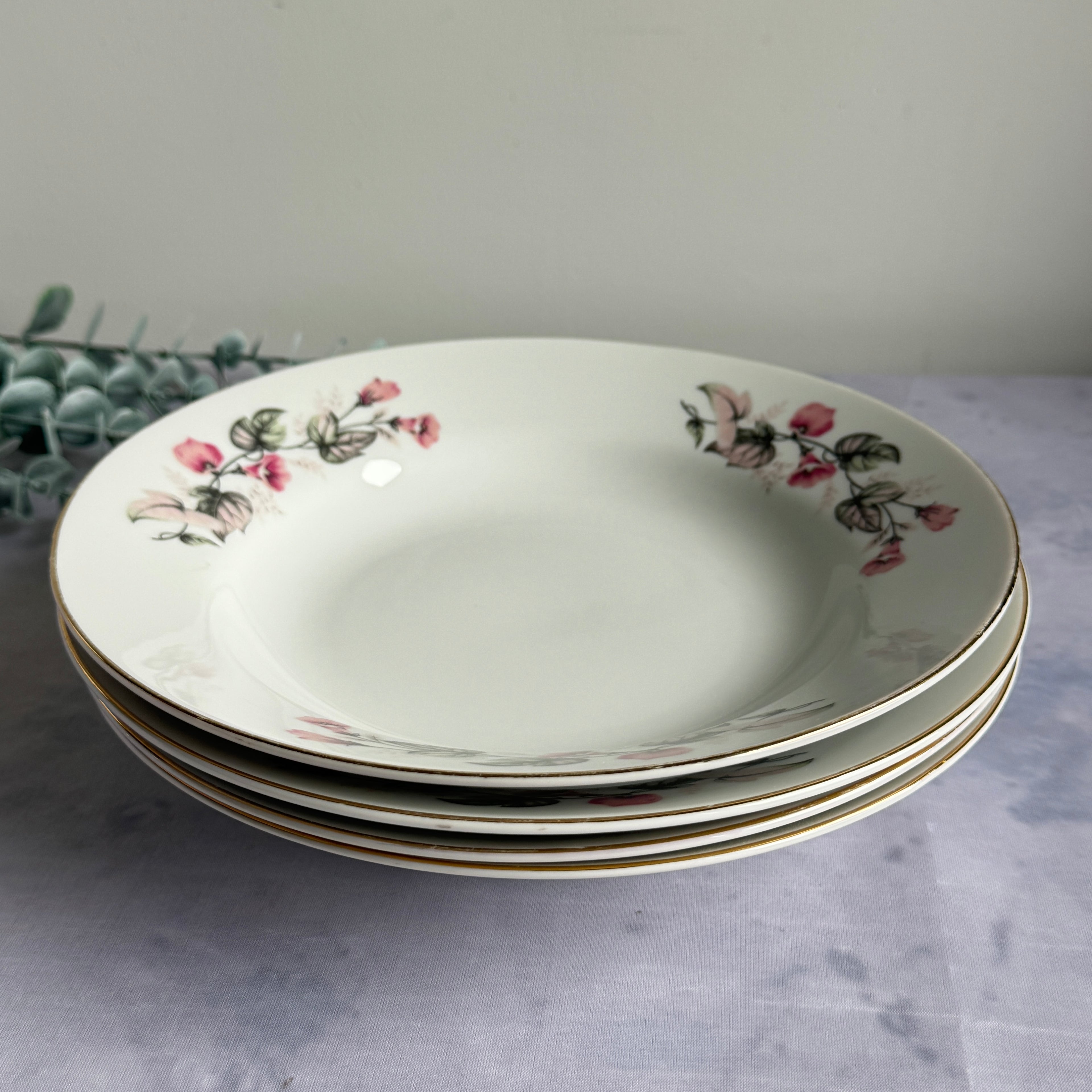 Yamatsu Japan Porcelain Soup Plates – Set of 4 – Pink Floral Pattern – Gold Rim – 24 cm