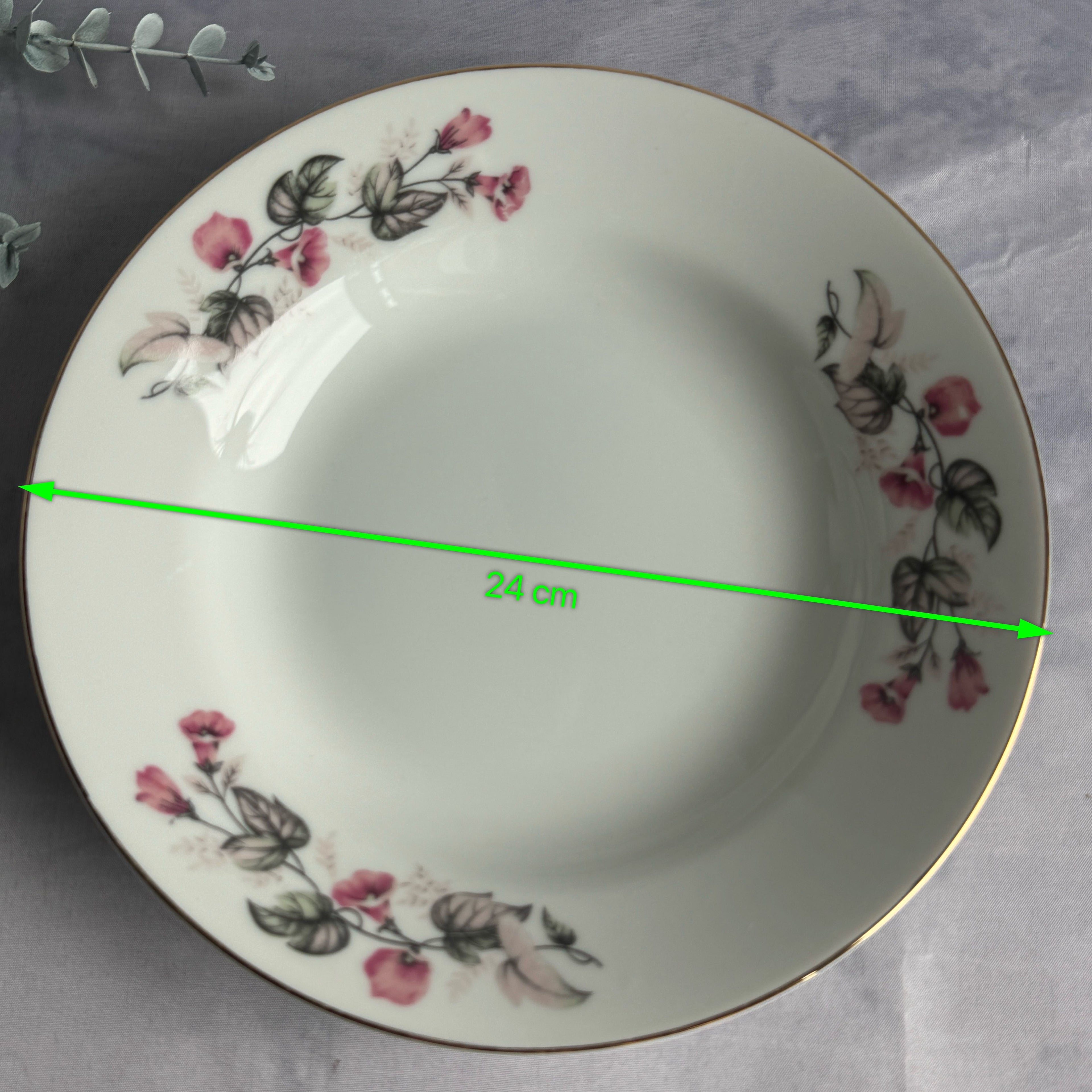 Yamatsu Japan Porcelain Soup Plates – Set of 4 – Pink Floral Pattern – Gold Rim – 24 cm
