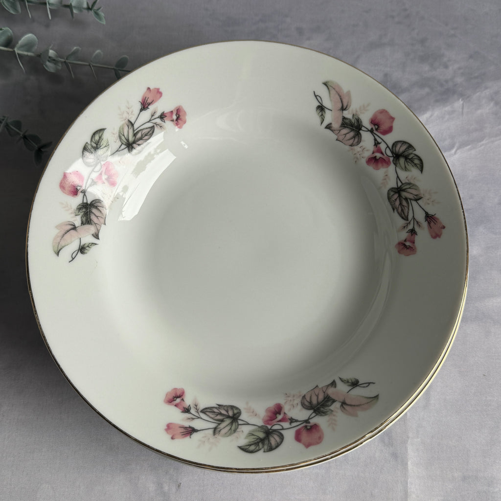 Yamatsu Japan Porcelain Soup Plates – Set of 4 – Pink Floral Pattern – Gold Rim – 24 cm