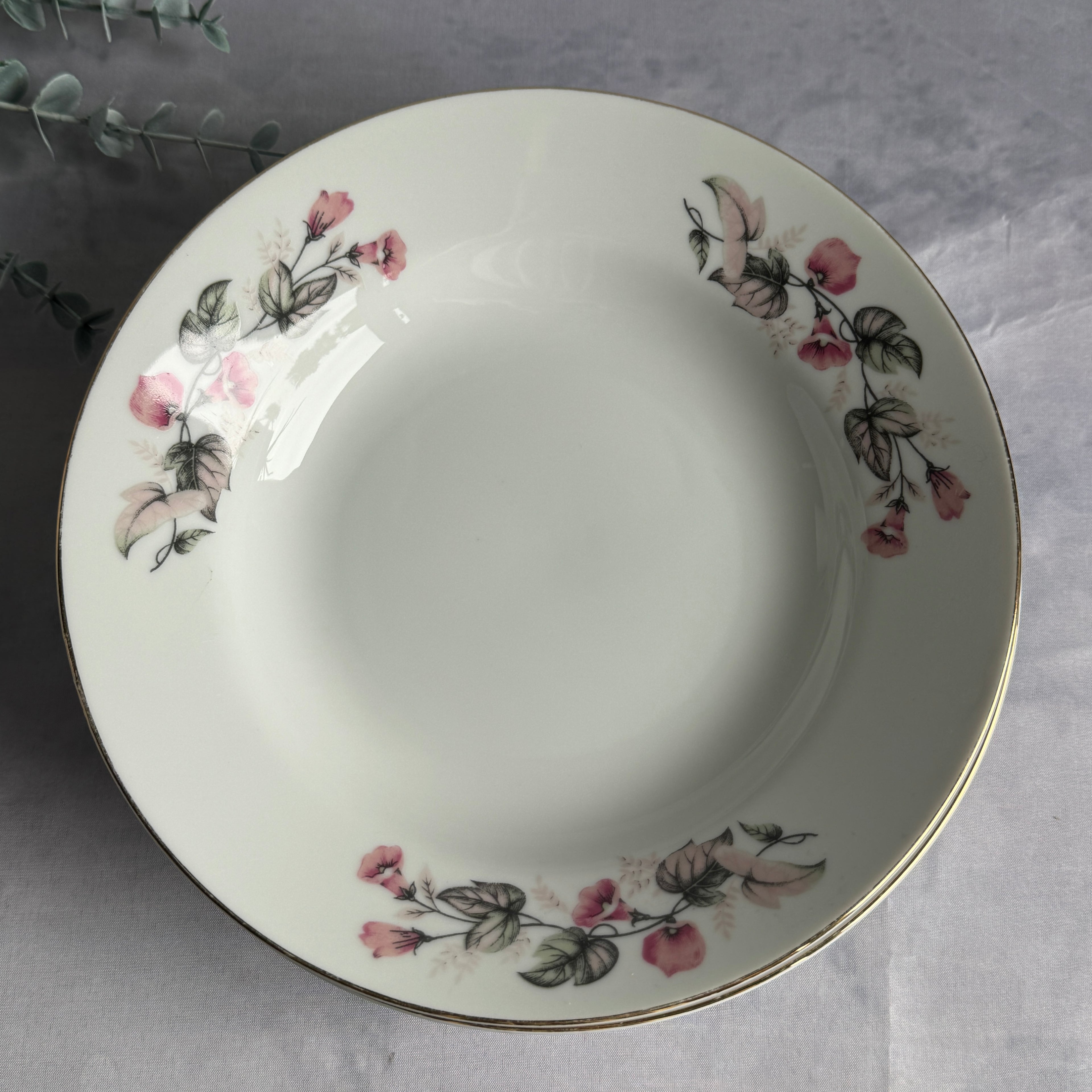 Yamatsu Japan Porcelain Soup Plates – Set of 4 – Pink Floral Pattern – Gold Rim – 24 cm