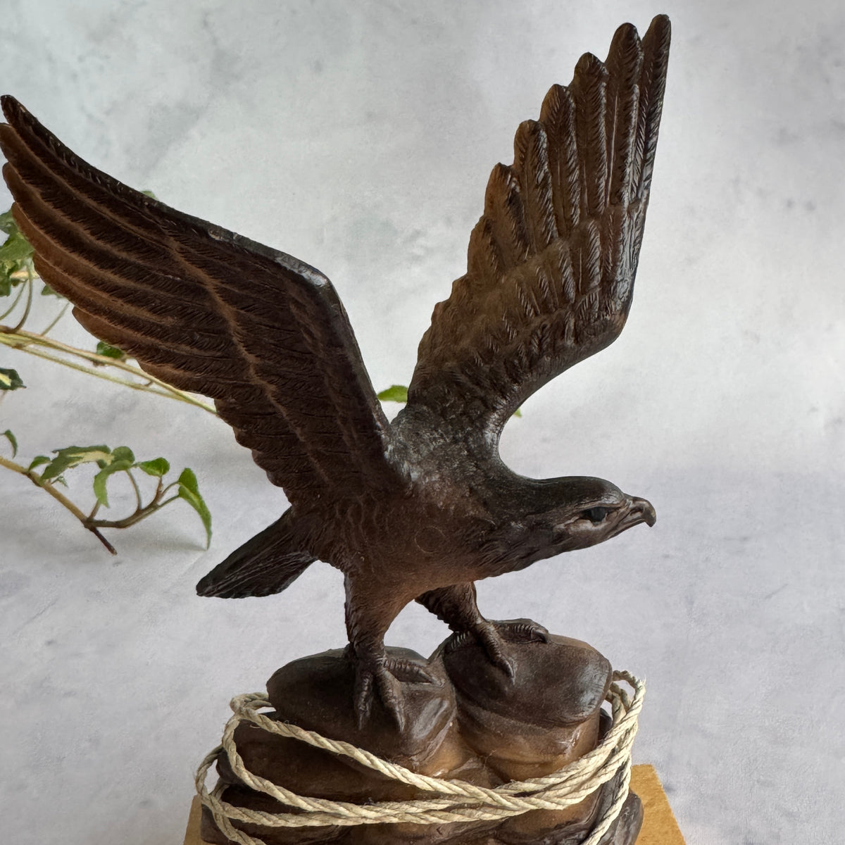 Aareschlucht Eagle Figurine – Swiss Alpine Souvenir