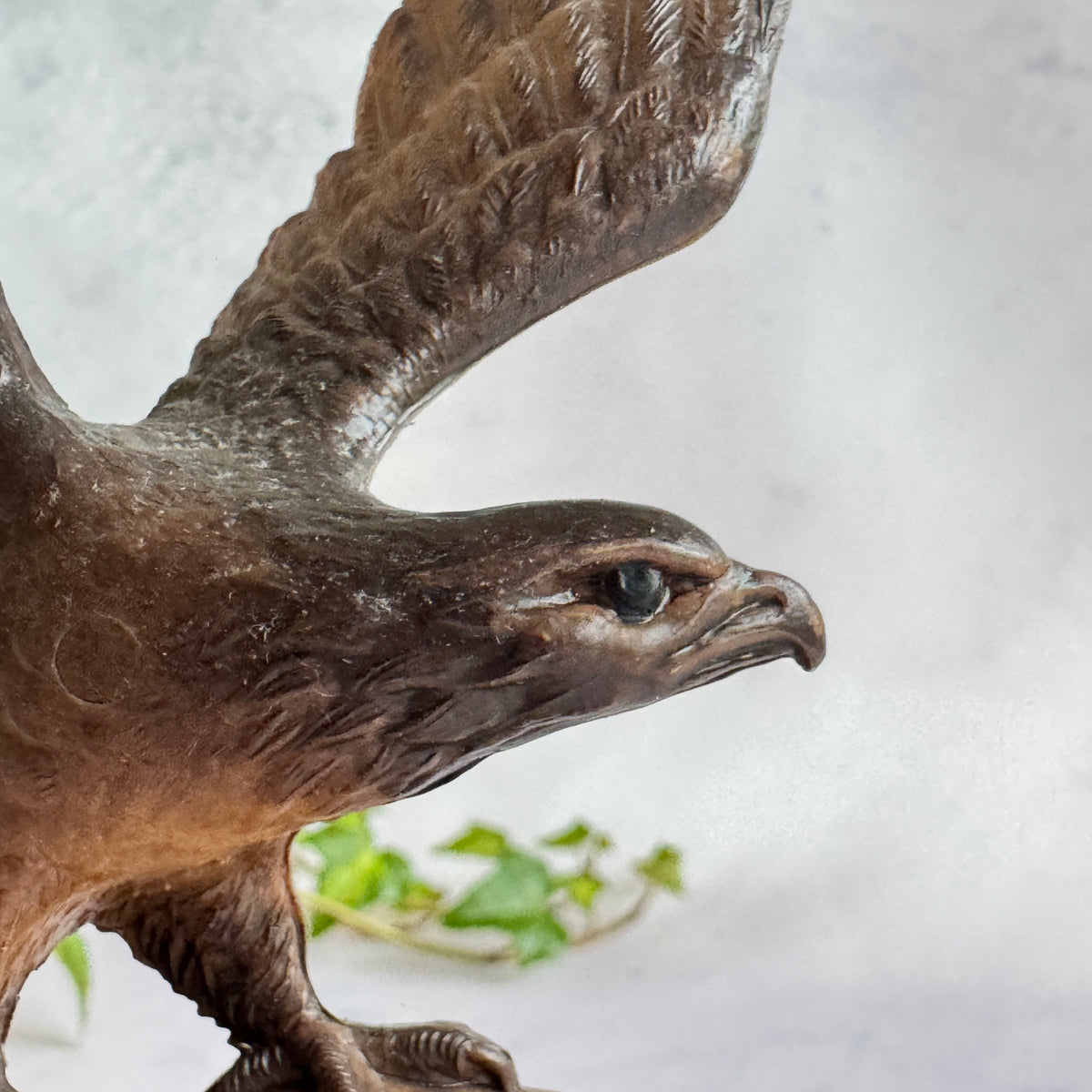 Aareschlucht Eagle Figurine – Swiss Alpine Souvenir