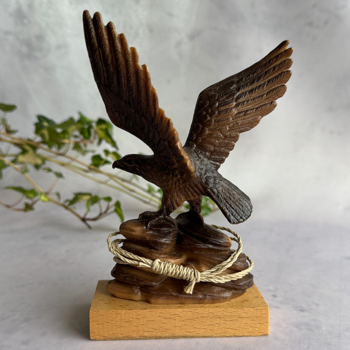 Aareschlucht Eagle Figurine – Swiss Alpine Souvenir