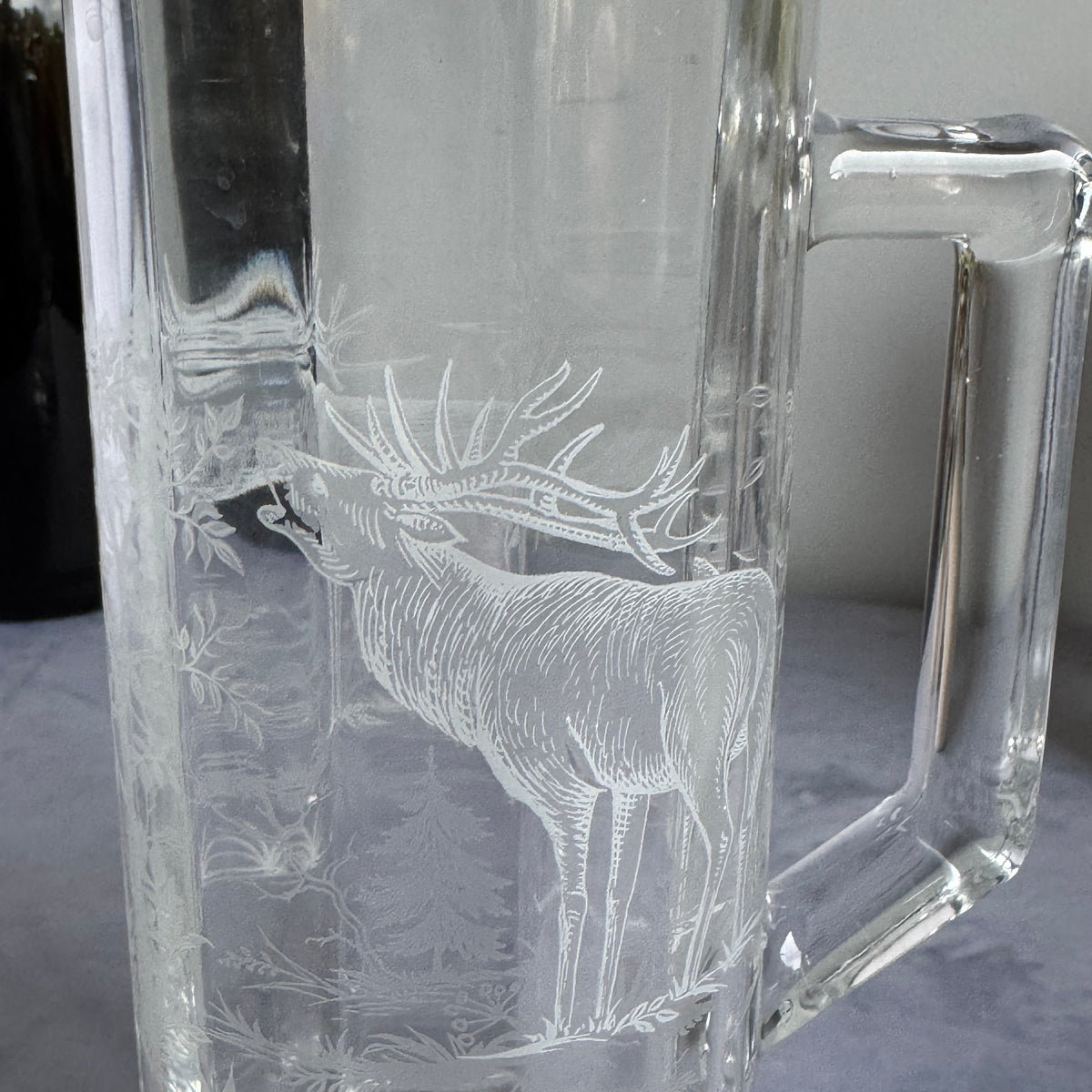 Etched Glass Beer Mug with Red Deer Stag – 0.5 L Hunting Stein, 20 cm