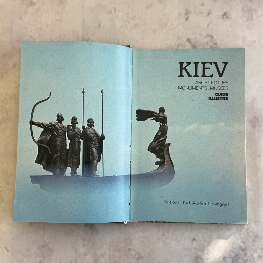 Kiev Architecture Monuments Musées – Soviet Guide Book in French, Aurora 1987