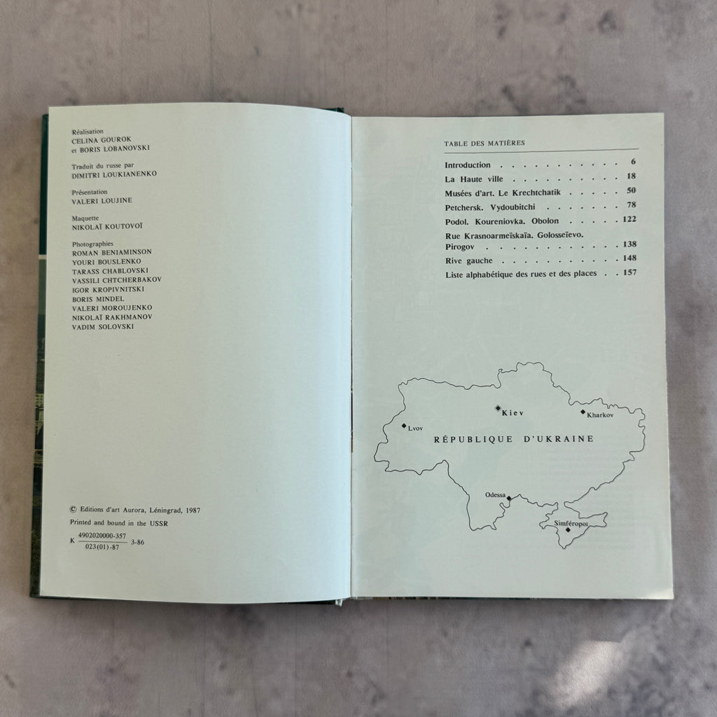 Kiev Architecture Monuments Musées – Soviet Guide Book in French, Aurora 1987