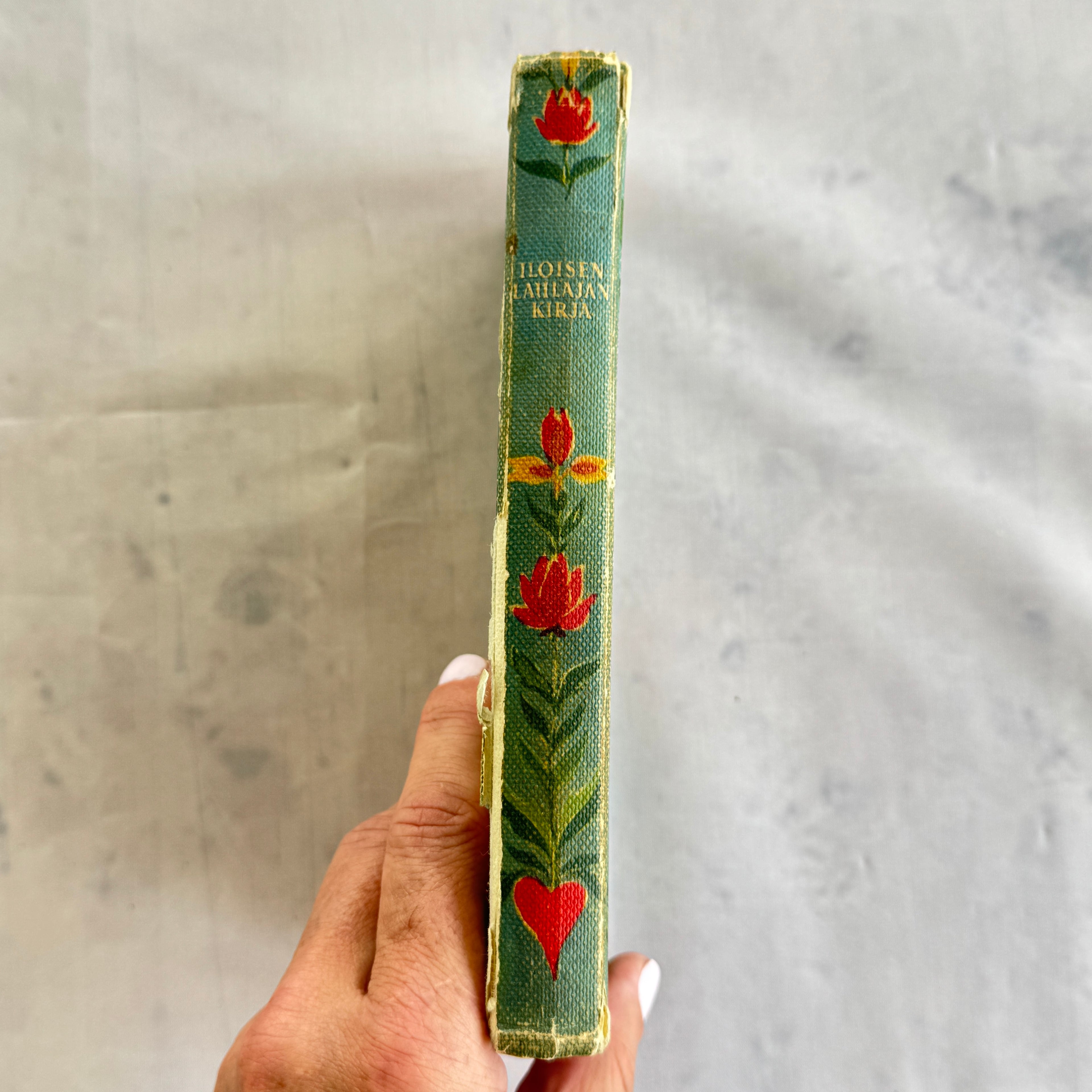 Finnish songbook “Iloisen laulajan kirja”, published by WSOY in 1967
