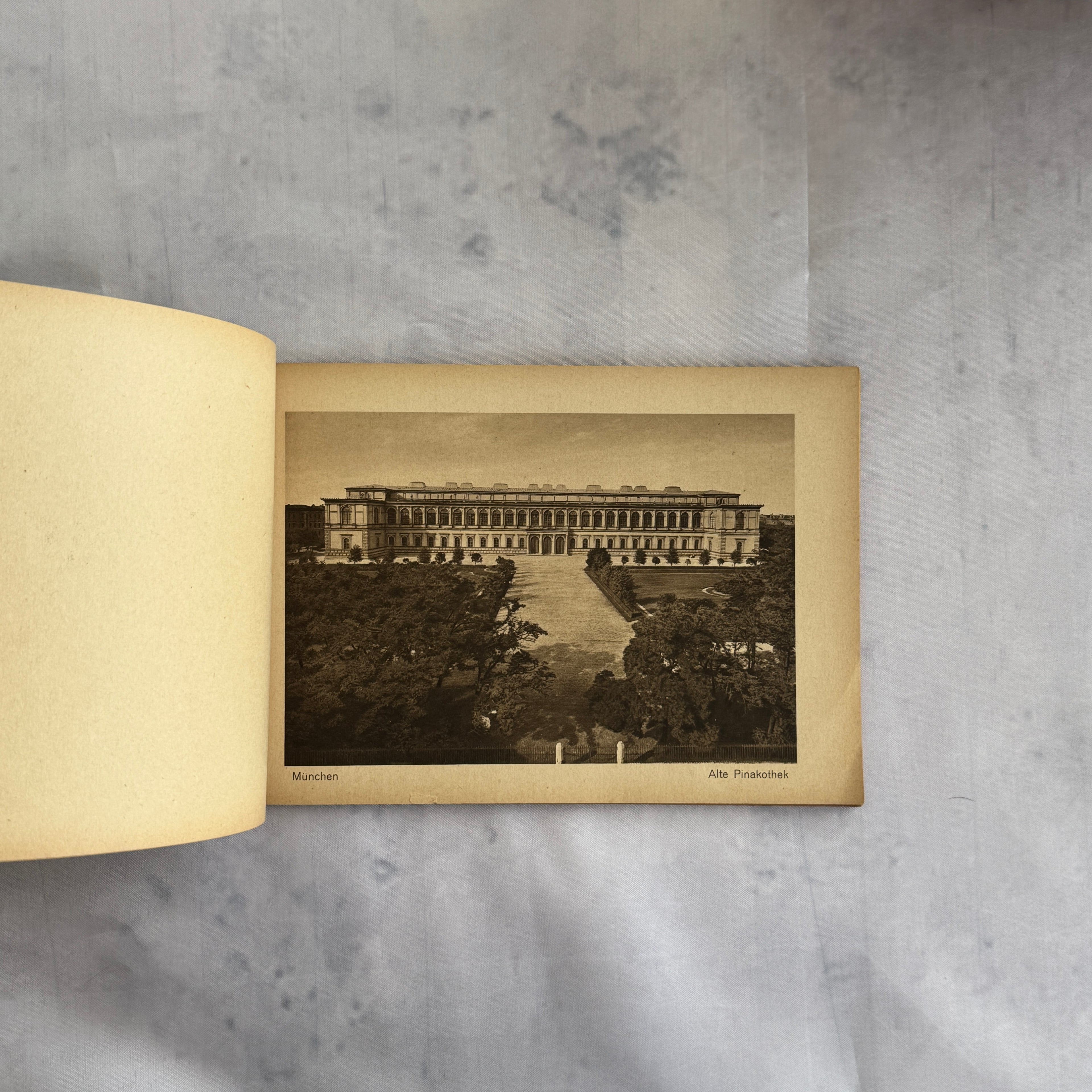 Antique Munich Photo Album – Verlag A. Hartl Zeit, Pre-1930 German Travel Book