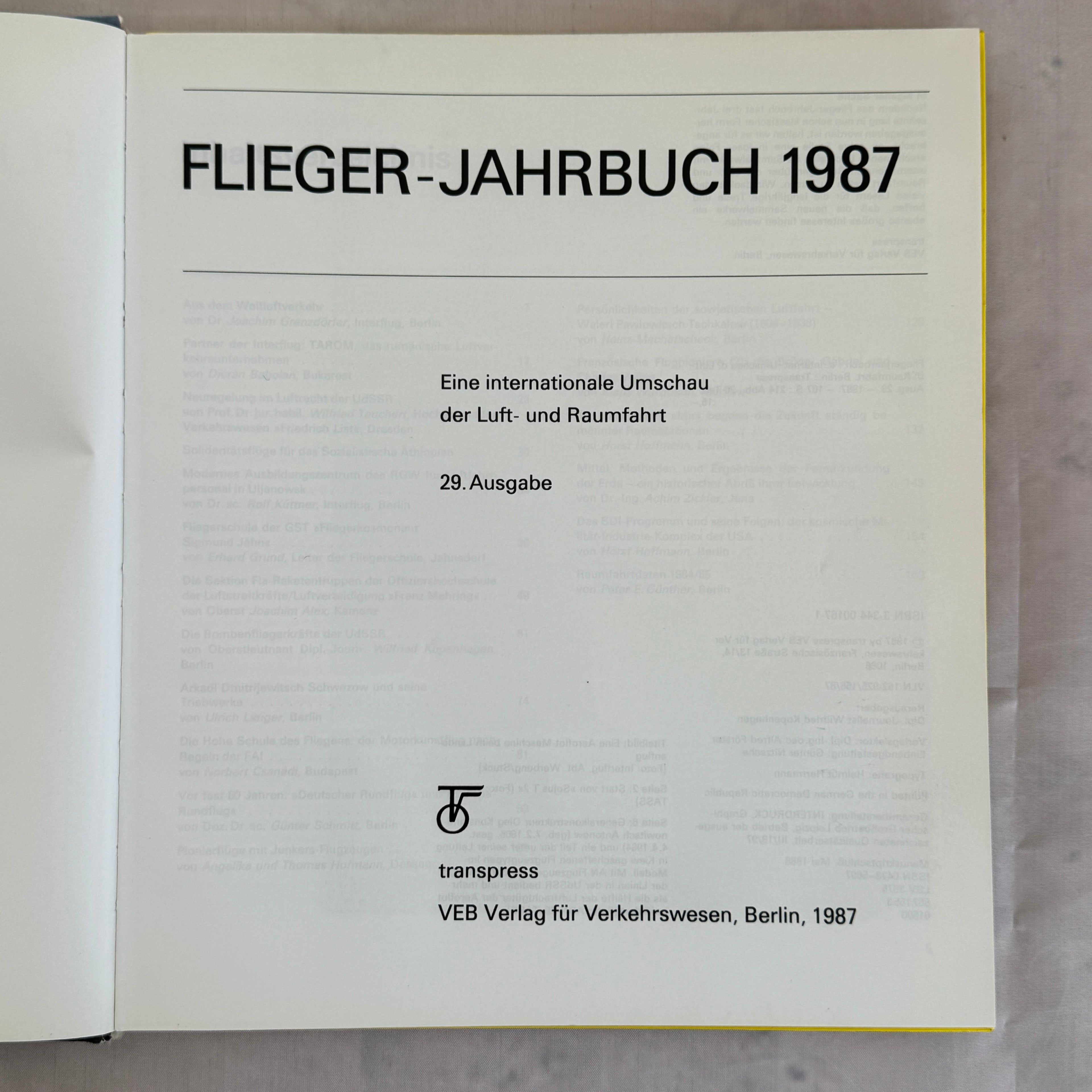 Flieger Jahrbuch 1987 Vintage Aviation Book DDR Soviet Space Cold War Illustrated