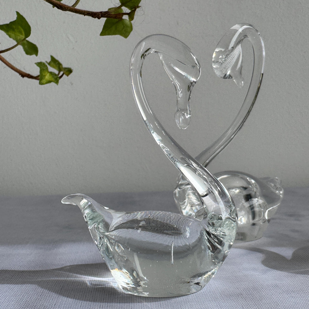 Hand-Blown Clear Glass Swan Family Set of 3, Graduated Bird Figurines, Vintage Art Glass, Elegant Collectible Home Decor