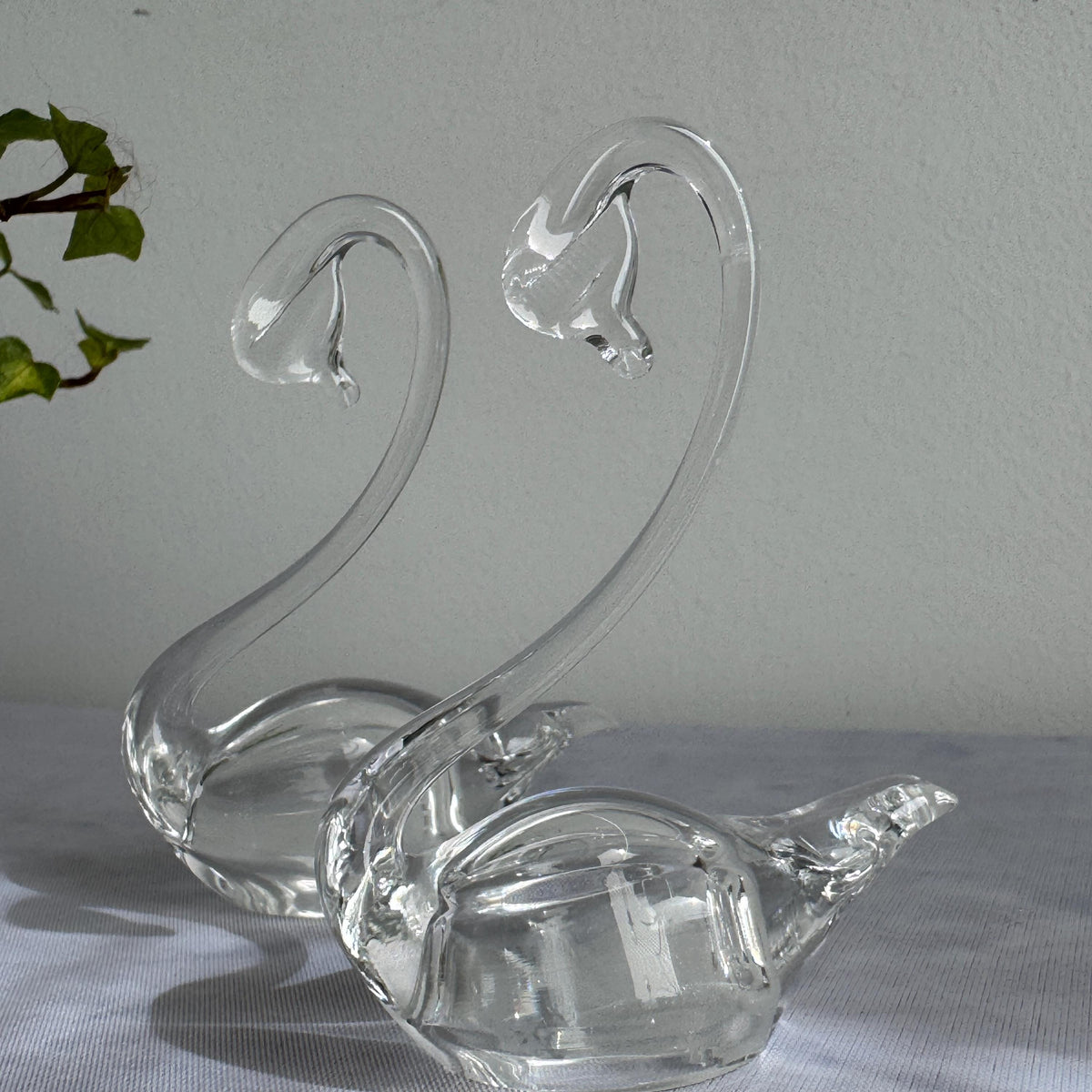 Hand-Blown Clear Glass Swan Family Set of 3, Graduated Bird Figurines, Vintage Art Glass, Elegant Collectible Home Decor