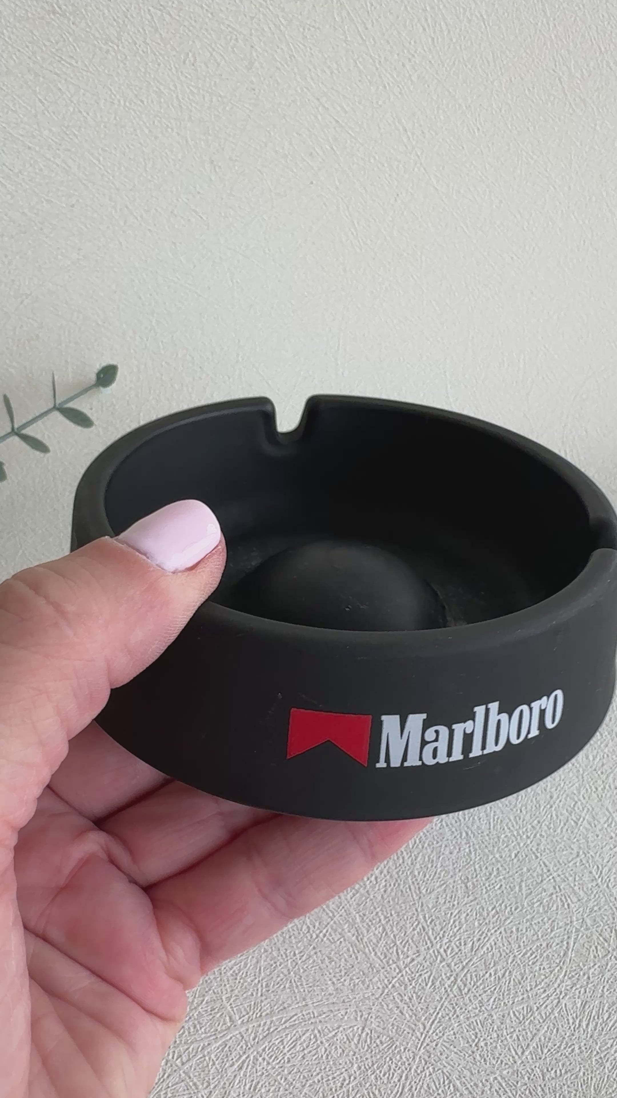 Marlboro Black Matte Ashtray – Iconic Retro Statement Piece